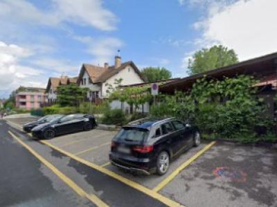 Raya - Upcycled Fashion in Geneva