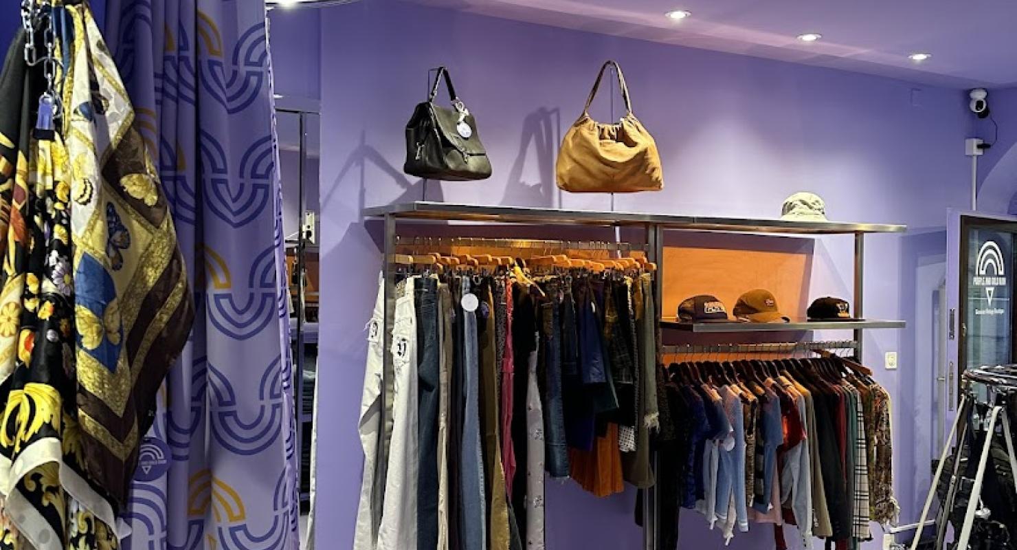 PURPLE AND GOLD RAIN Genevan Vintage Boutique - Friperie - Second-hand Clothing in Geneva