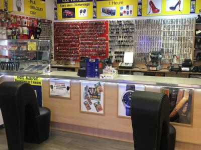 UM MINUTE cordonnier - Second-hand Clothing in Geneva