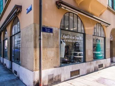 L'aiguille de ma Grand-Mère - Repair & Alteration in Geneva