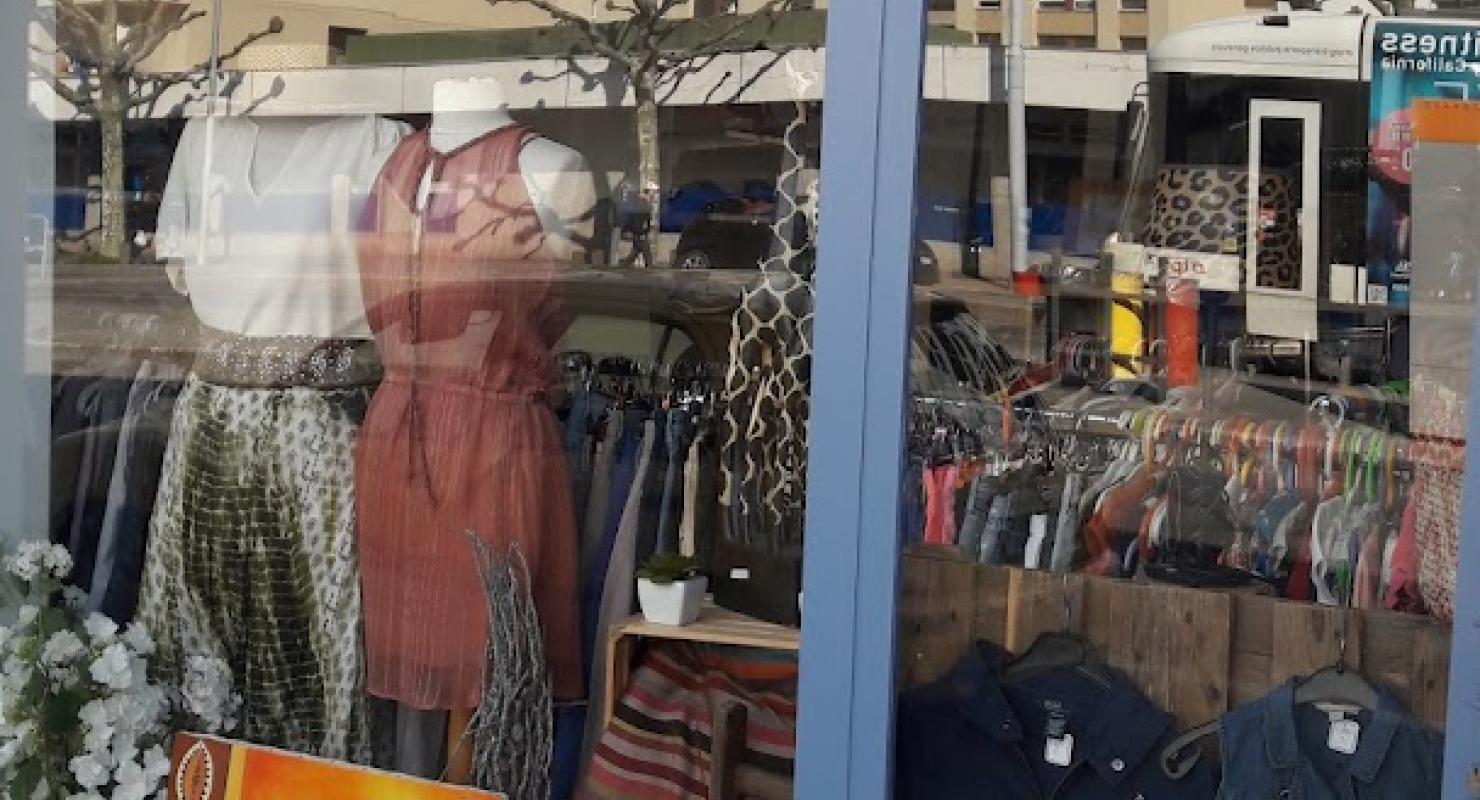 Boom... impulsion hommes,femmes, enfants, brocante, - Second-Hand-Kleidung in Genf