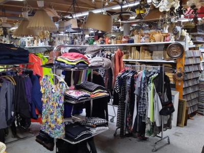 Flohmarkt-Walensee Corina Camenisch - Second-hand Clothing in Glarus