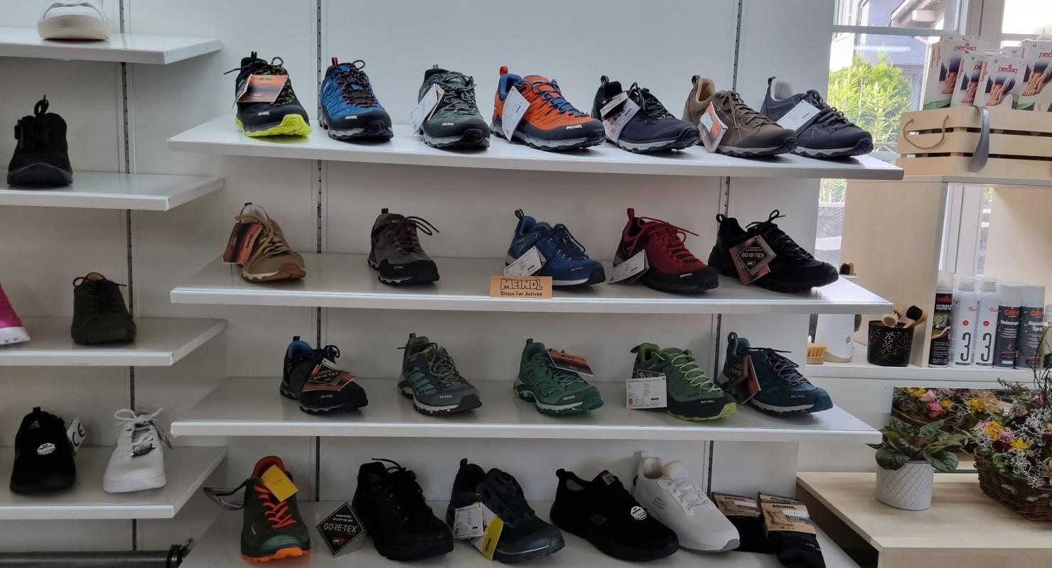 Schuhhaus Schuhmacherei Schwitter und Stiva creativa - Second-hand Clothing in Glarus