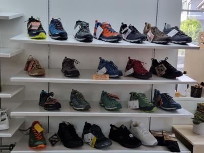 Schuhhaus Schuhmacherei Schwitter und Stiva creativa - Second-hand Clothing in Glarus