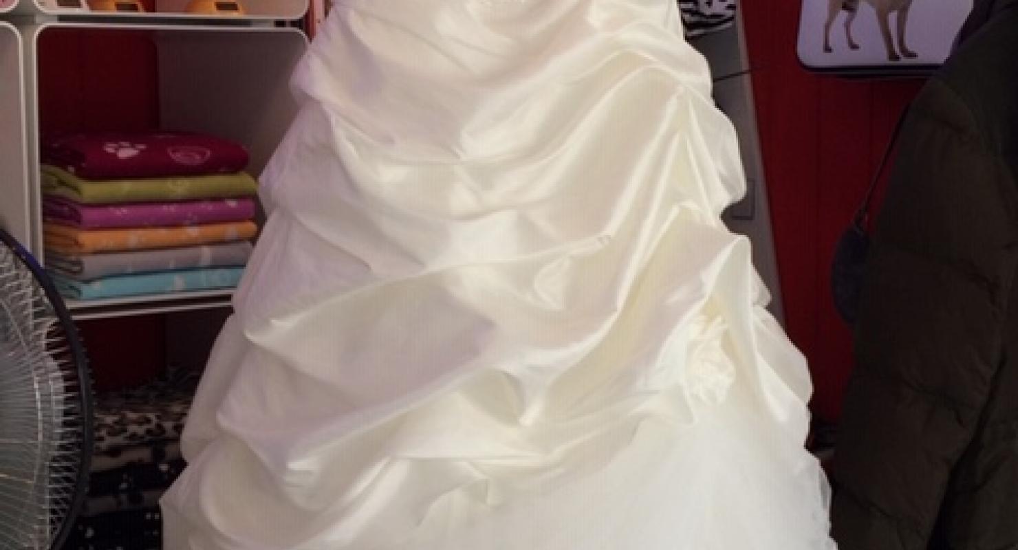 Schneideratelier Madeleine - Schneiderei für Brautkleider & Abendkleider - Repair & Alteration in Glarus