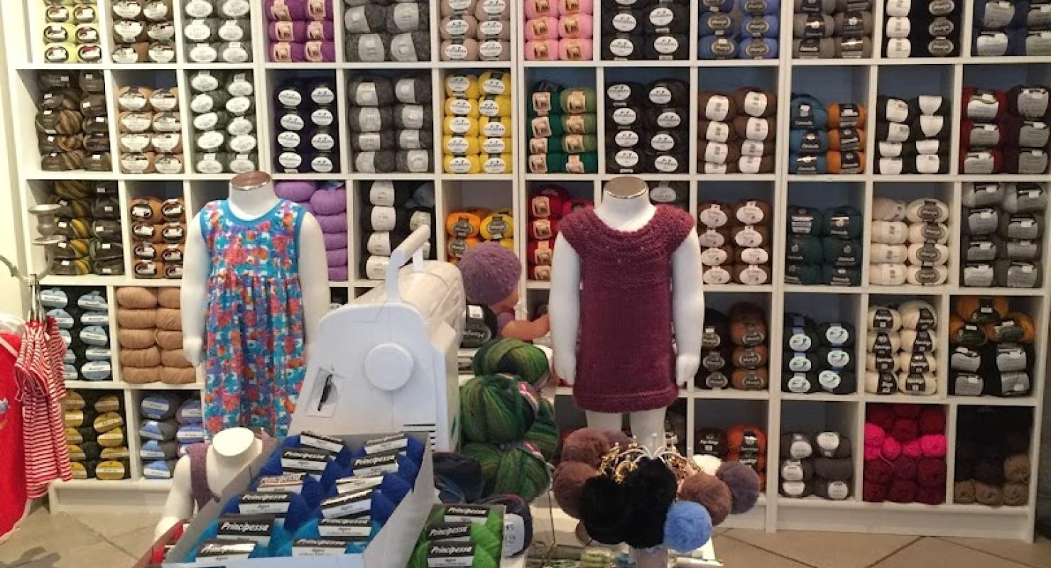 Katis Kinderkleidershop - Second-hand Clothing in Grisons