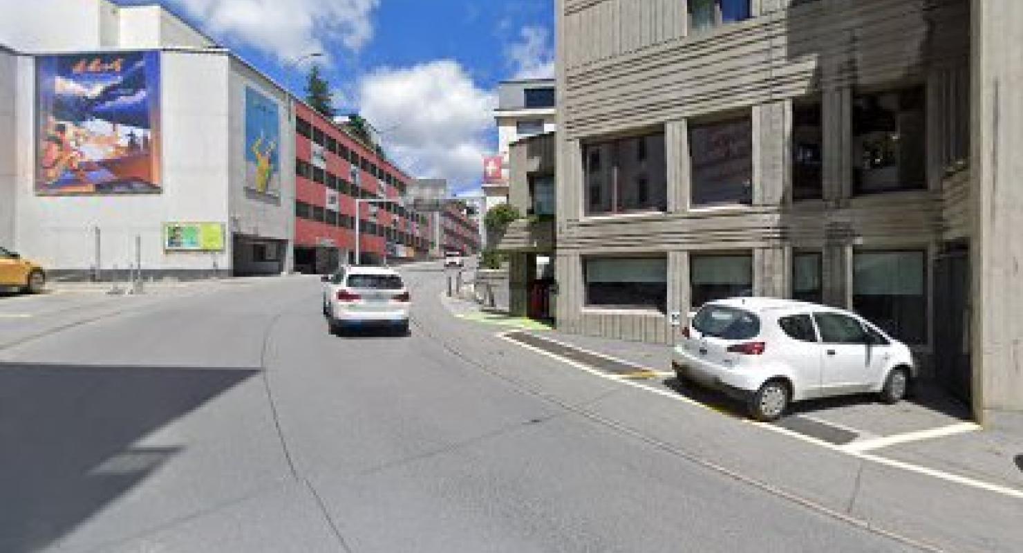 Madalena Madau, Chemische Reinigung - Upcycled Fashion in Grisons