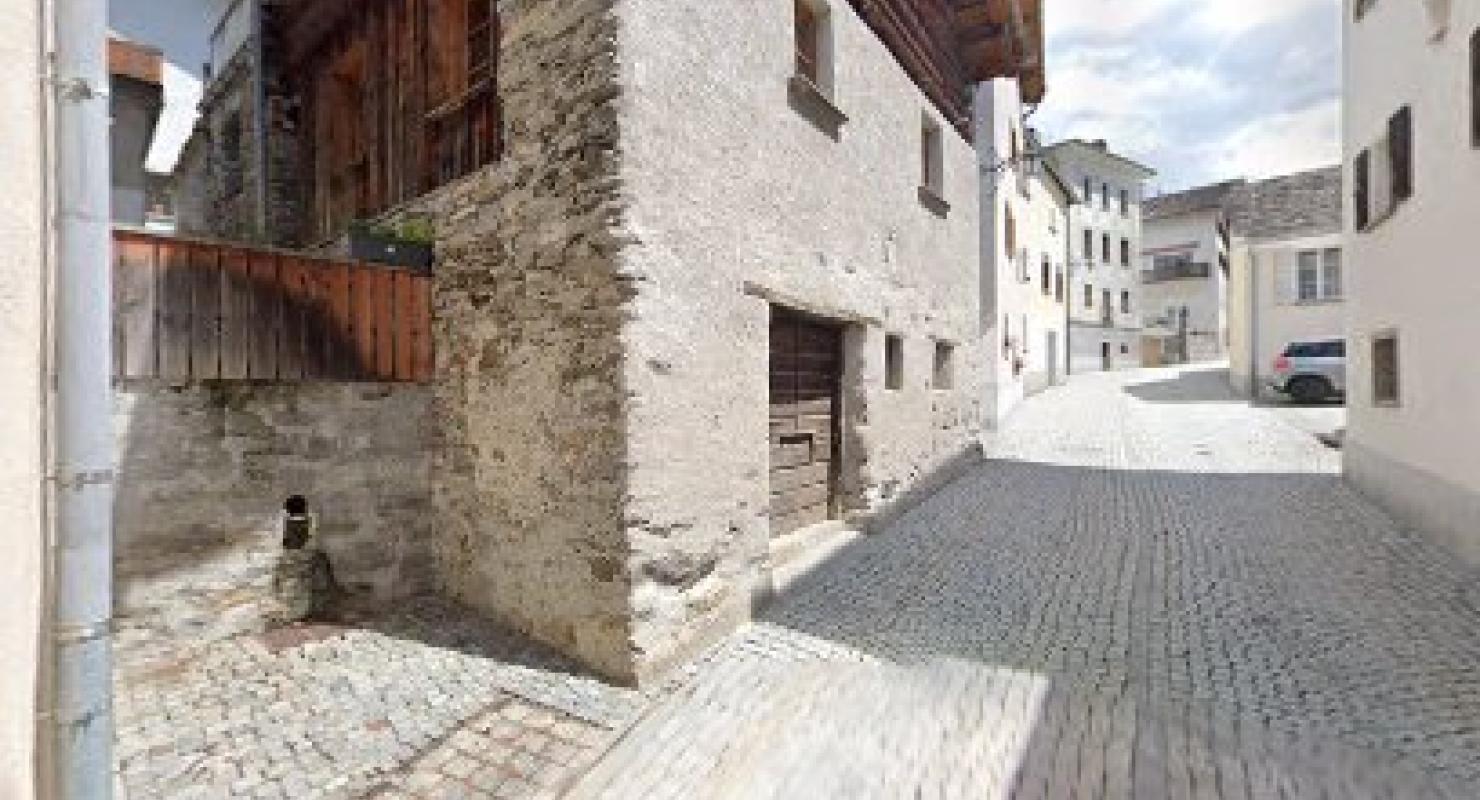 Roland Nass Schuhmacher - Second-hand Clothing in Grisons