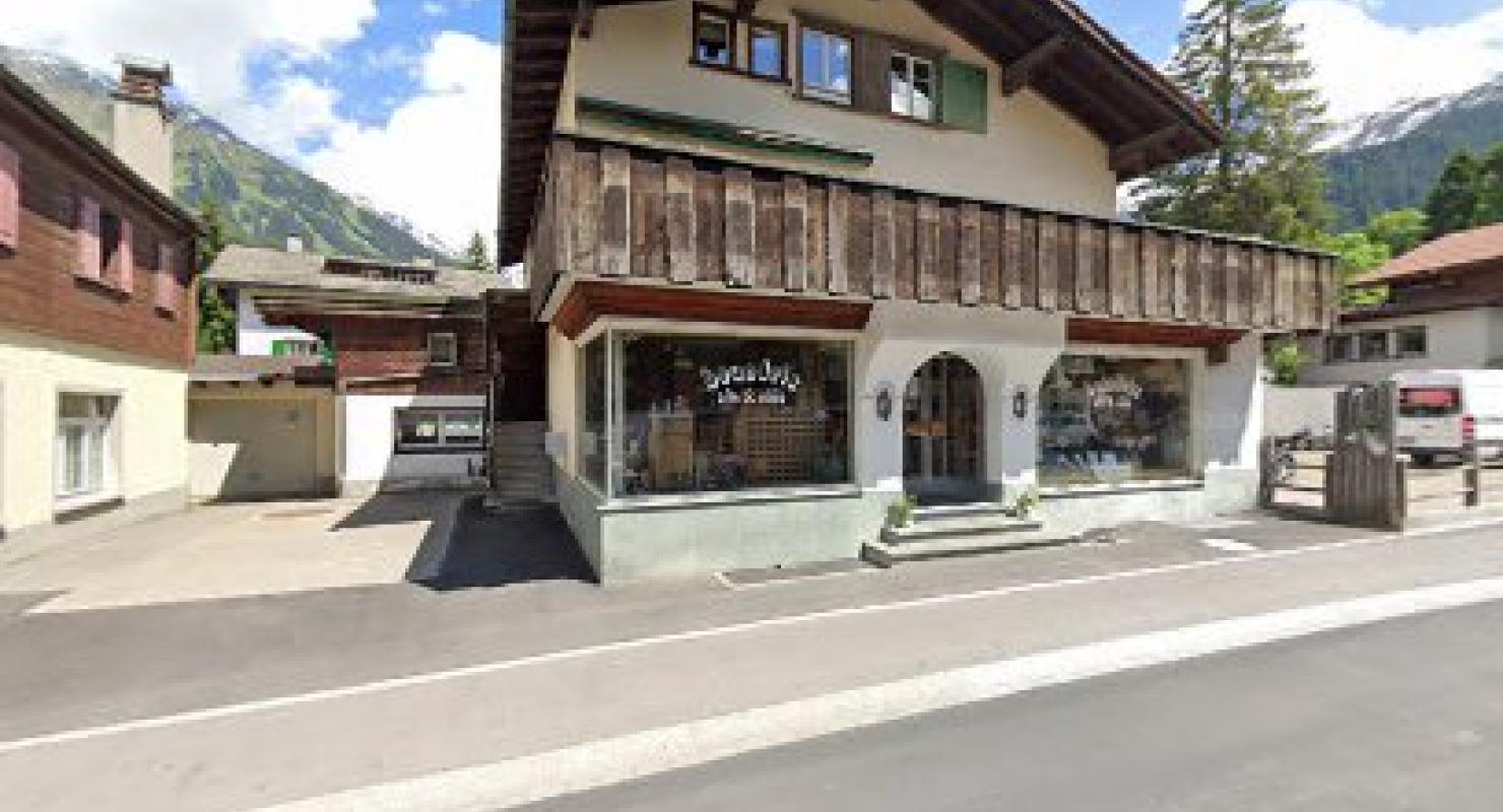 RUDKOVSKI Schneideratelier - Upcycled Fashion in Grisons