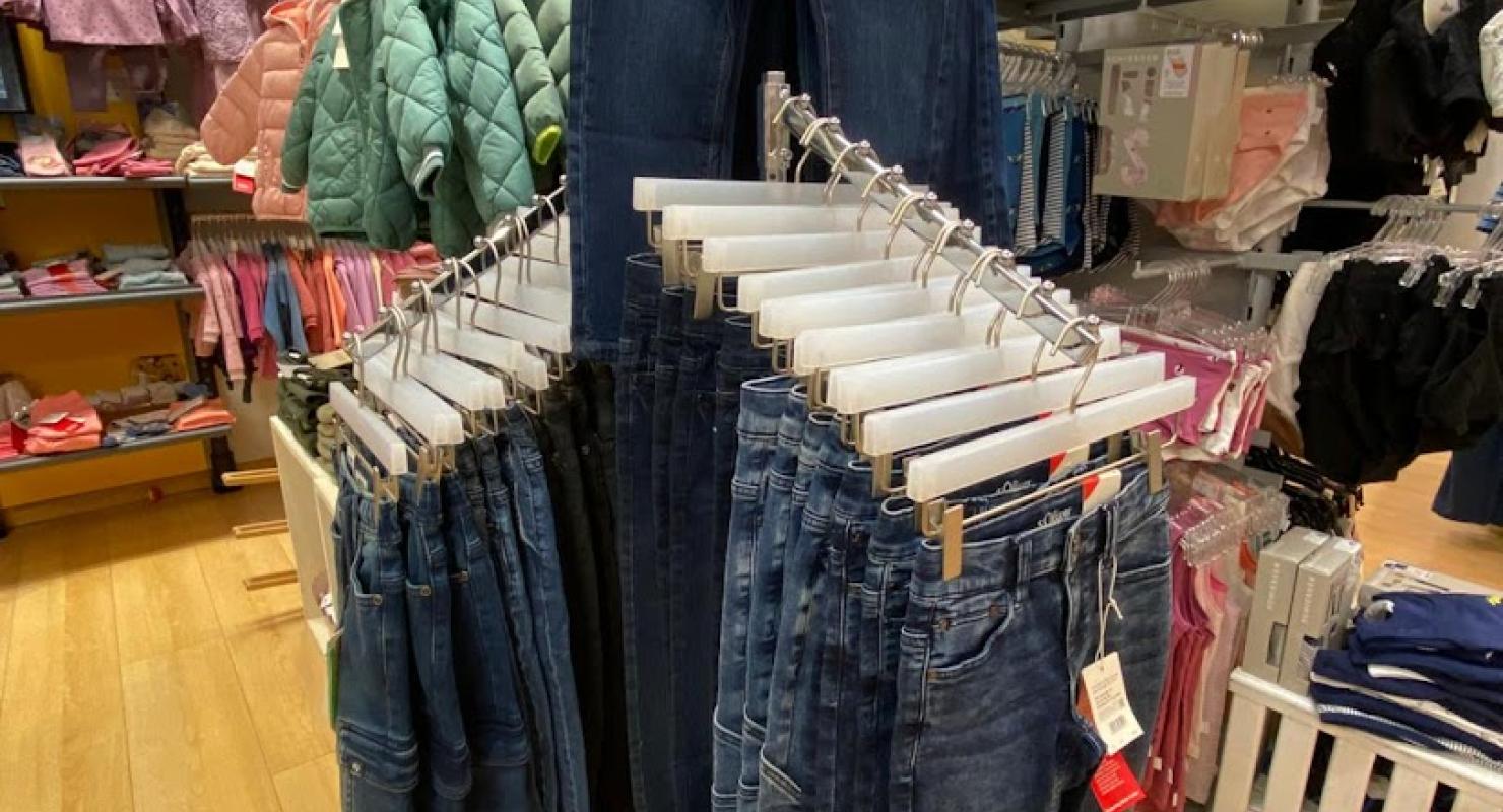 Rägäbogä GmbH - Second-hand Clothing in Nidwalden