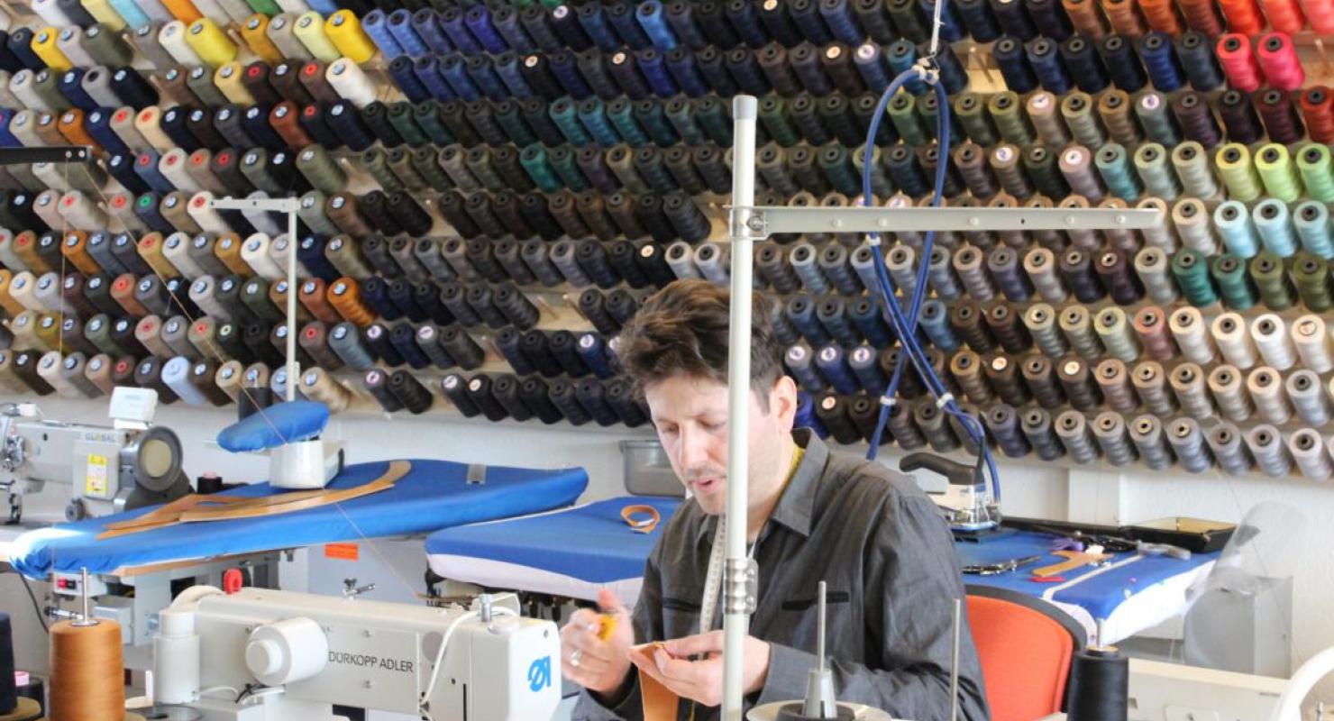 Goldene Nadel - Upcycled Fashion in Aargau