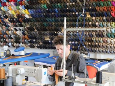 Goldene Nadel - Upcycled Fashion in Aargau