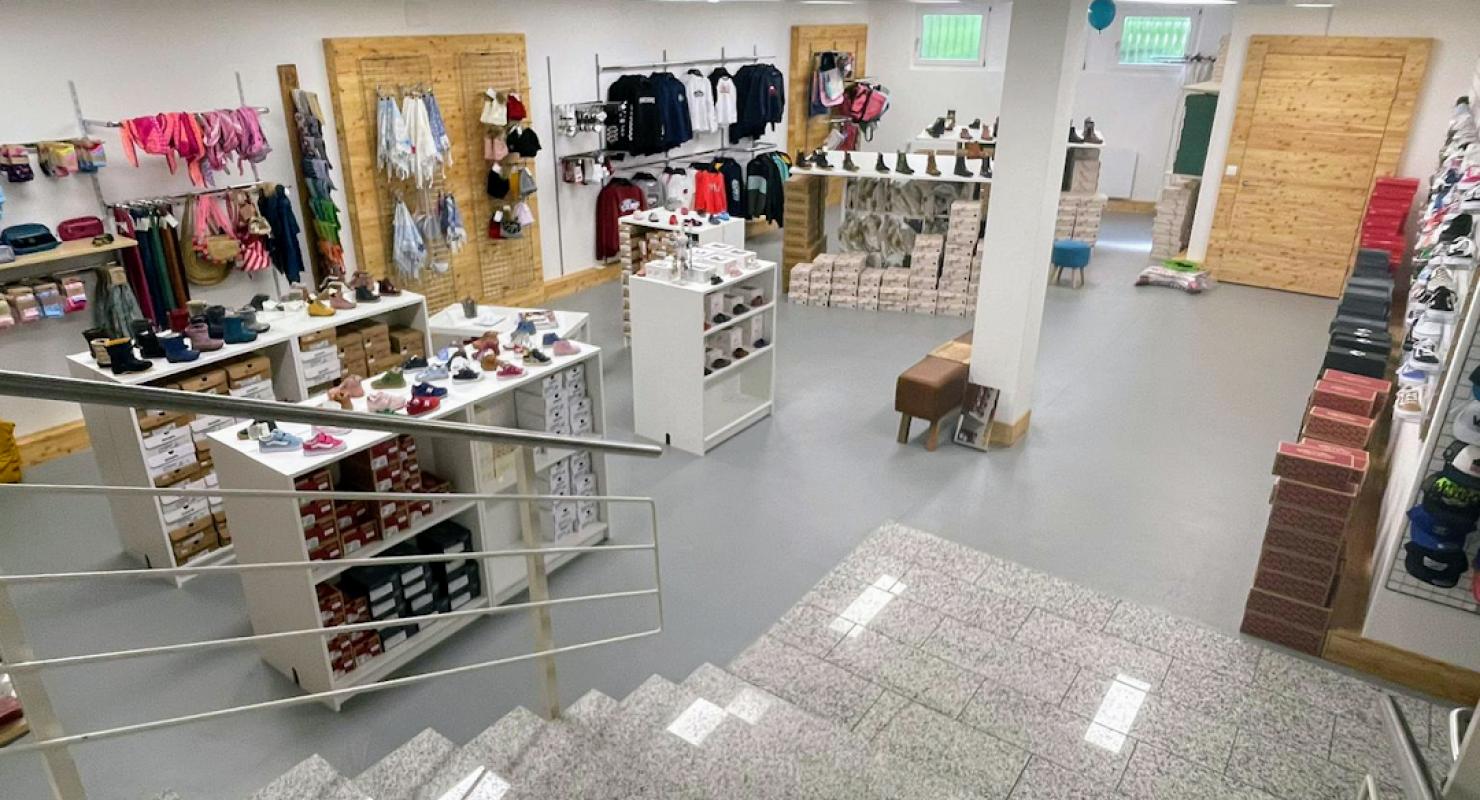 ZiiAn Shoes and Accessoires - Abbigliamento di seconda mano in Vallese