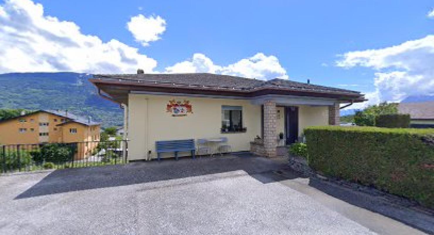 Mrs. Vérène Solliard Tailleur - Upcycled Fashion in Valais