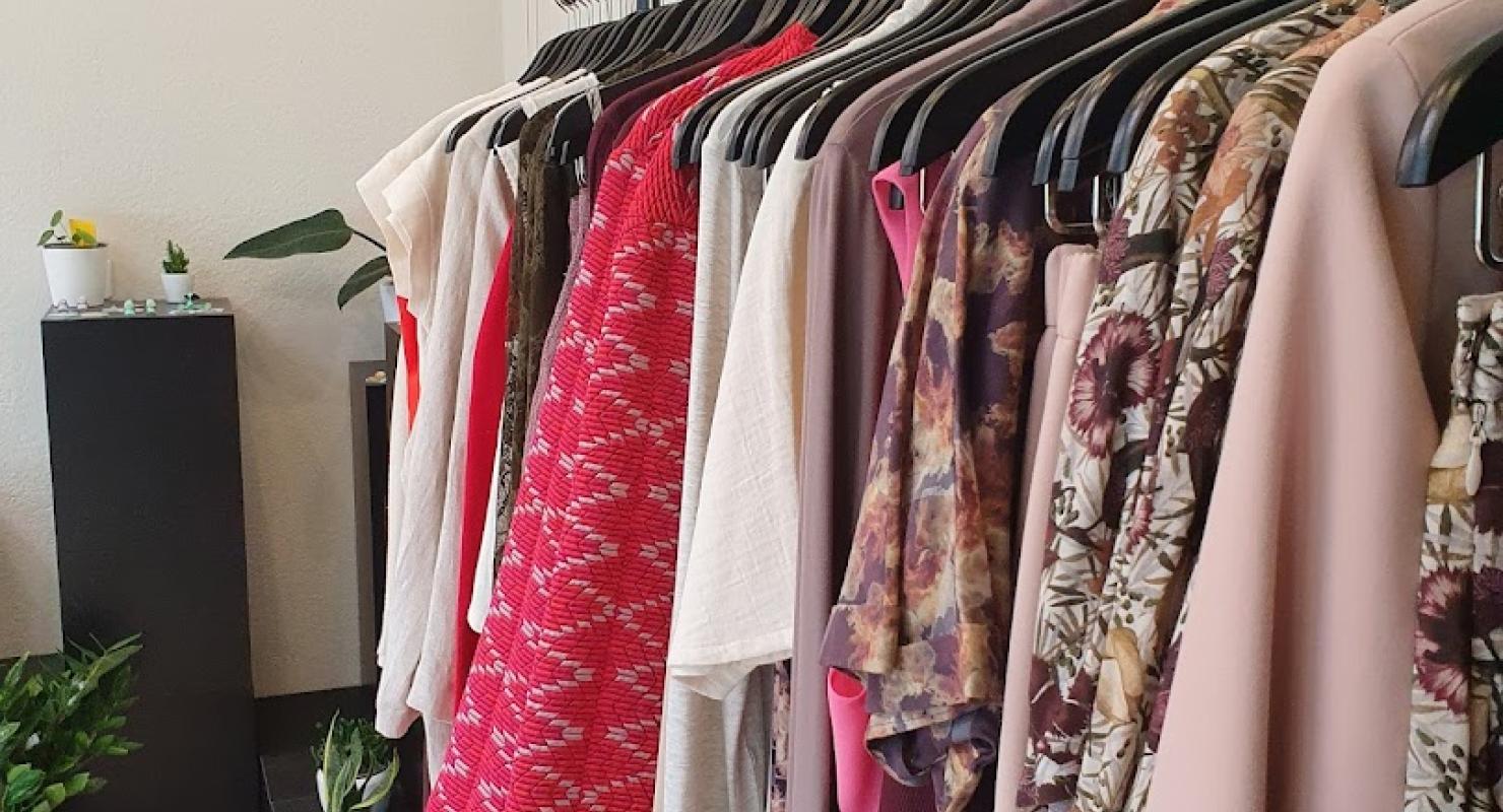 Manusha - Repair & Alteration in Lucerne