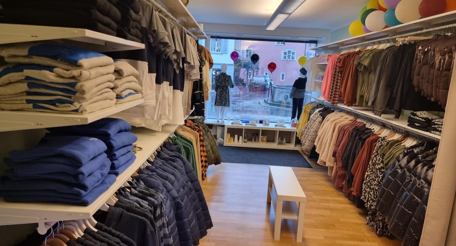 Jungs gegen Mädchen - Second-hand Clothing in Lucerne