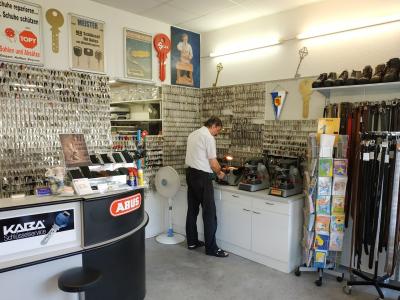 Kelava Ivo - Second-hand Clothing in Lucerne