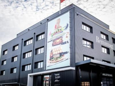 Rölli Auktionen & Philatelie AG - Abbigliamento di seconda mano a Lucerna