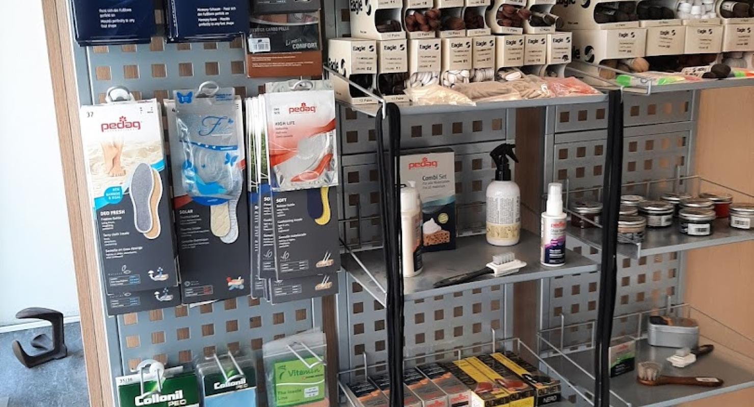 Calzolaio Tacco Rapido - Second-hand Clothing in Ticino