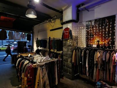 Throwback Vintage Lausanne - Seconde main - Friperie - Second-hand Clothing in Vaud