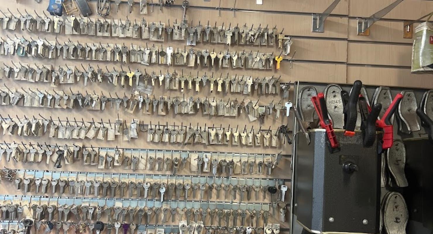 Cordonnerie Ducommun - Second-hand Clothing in Vaud