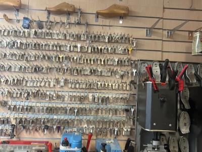 Cordonnerie Ducommun - Second-hand Clothing in Vaud