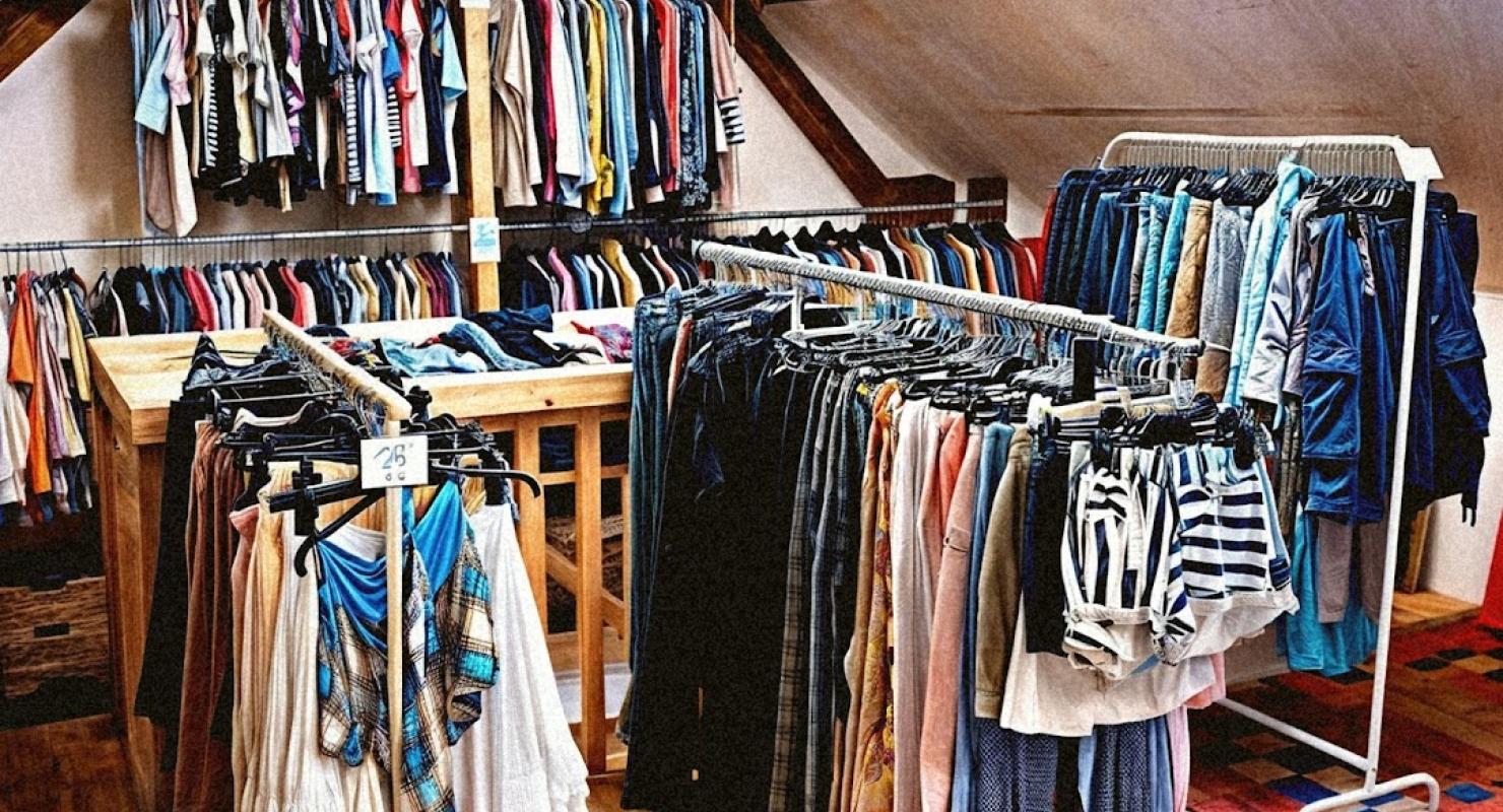 Fenêtre sur Cour - Friperie Brocante Seconde-main - Second-hand Clothing in Vaud