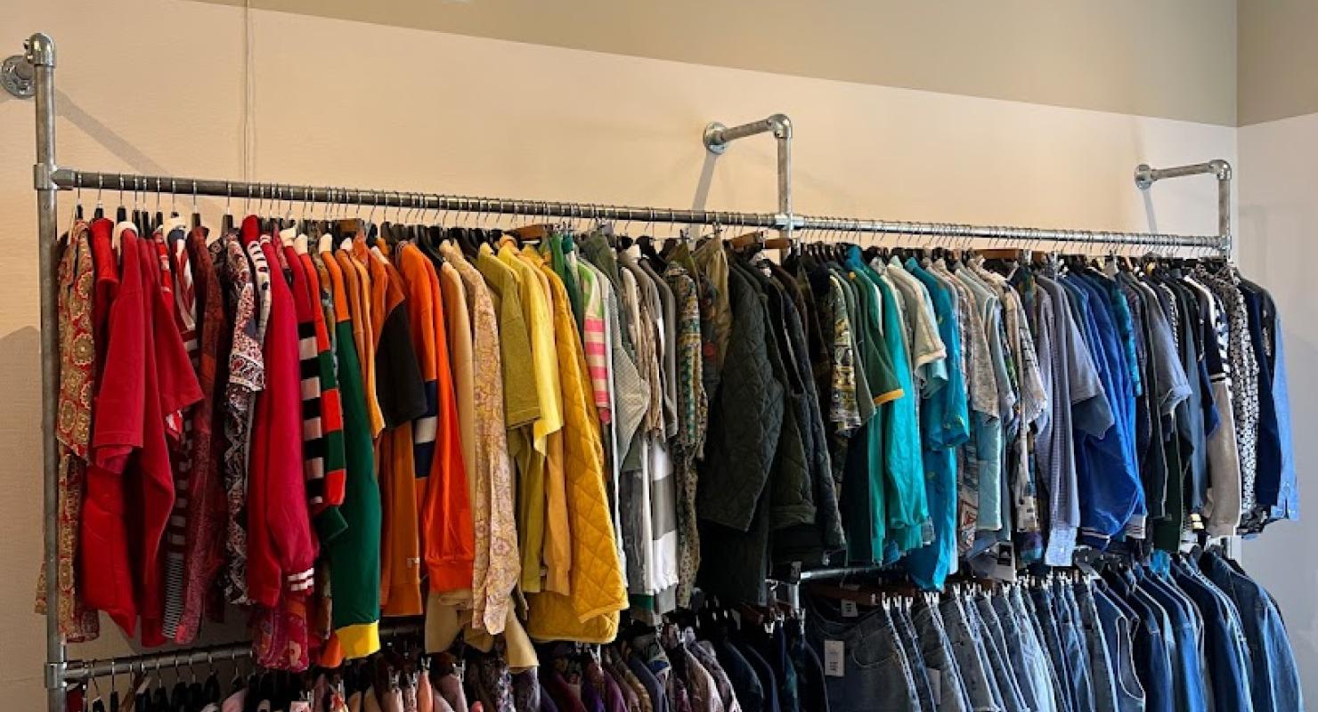 Fripsquare café & Vintage store - Second-Hand-Kleidung in Waadt