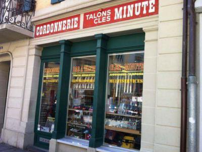 Bar à talons et serrurerie Payerne - Abbigliamento di seconda mano a Vaud