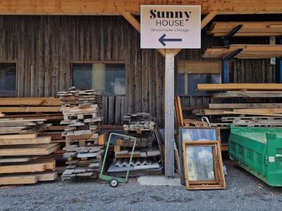 Sunny House Showroom Vintage - Concept Store - Abbigliamento di seconda mano a Vaud