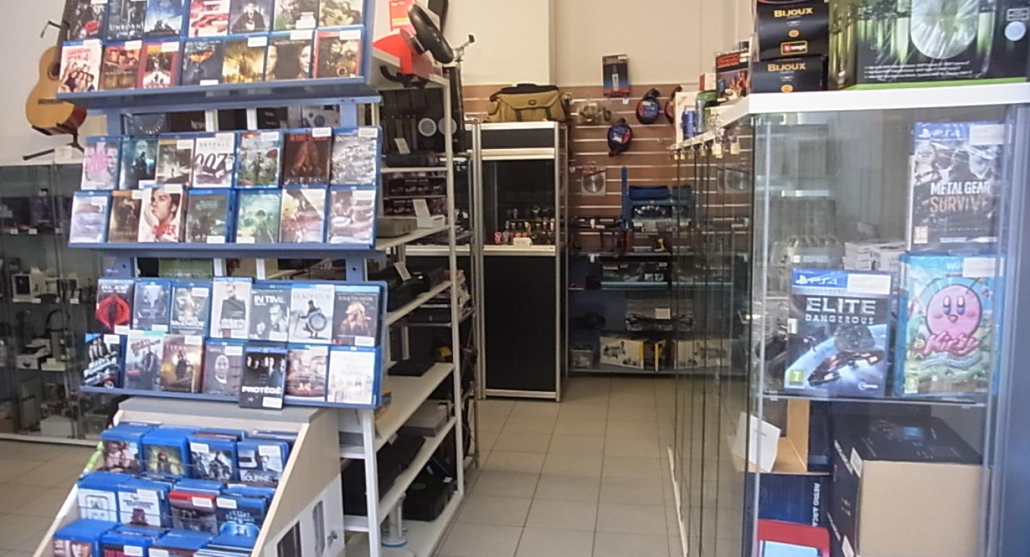 Cash Trading Sàrl - Second-hand Clothing in Vaud