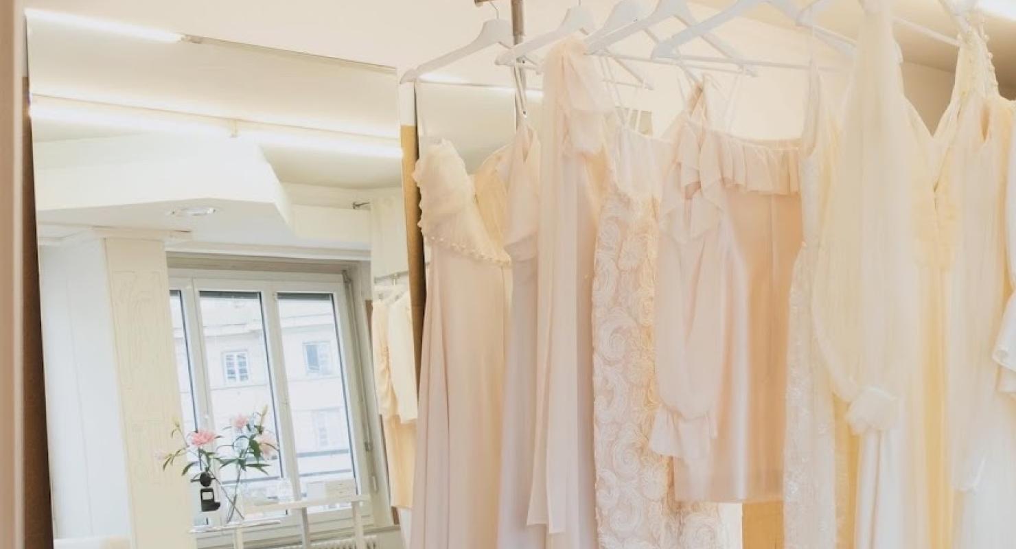 Calla Lilies - Repair & Alteration in Vaud