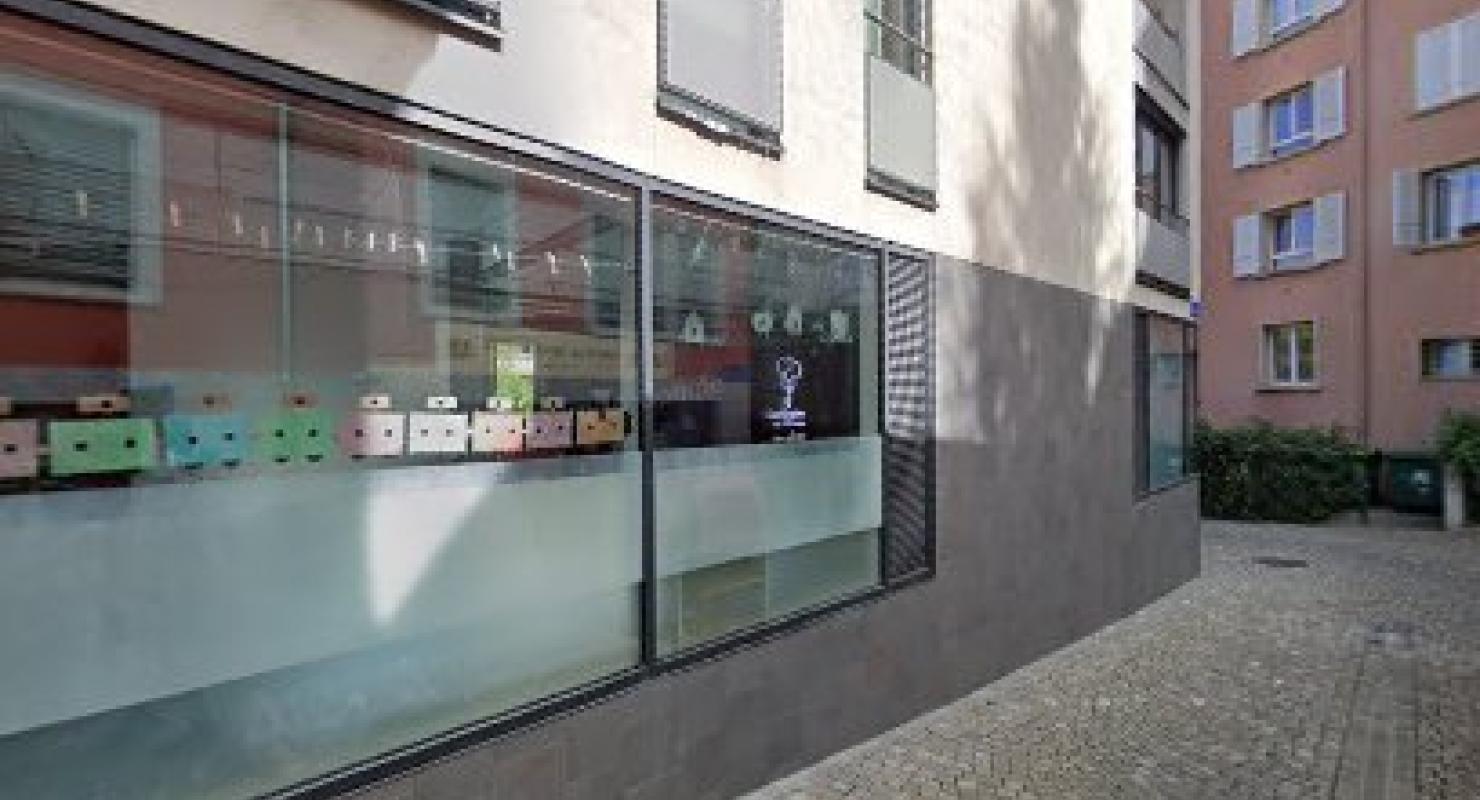 Mrs. Renée Robert Tailleur - Upcycled Fashion in Vaud