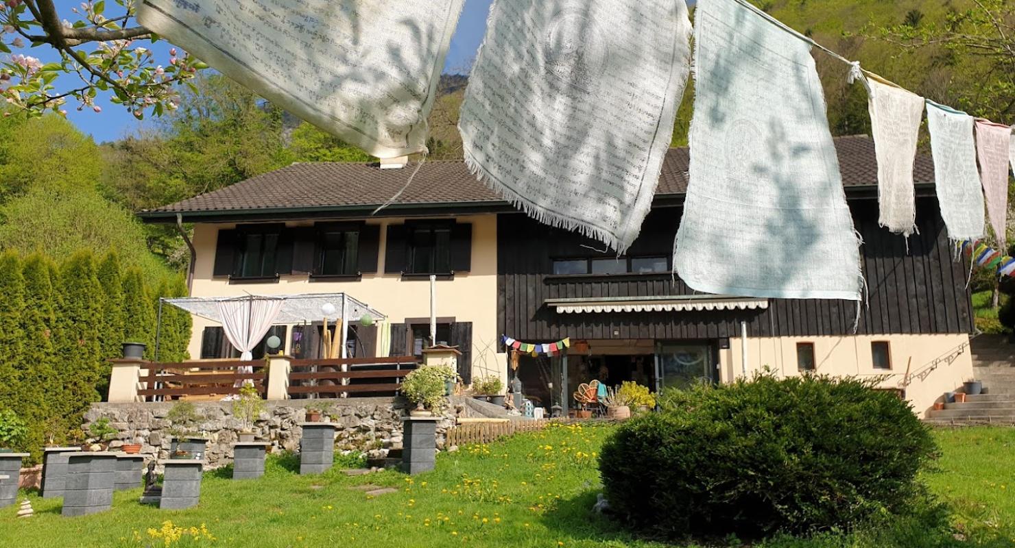 Living in Joy - Second-hand Clothing in Bern