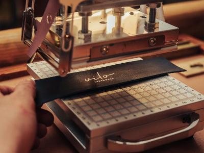 Vilo Lederwerk - Ihr Spezialist für Lederwaren, Designer Handtaschen - Schuhreparaturen - Mass-Schuhe im Kanton Aargau - Upcycled Fashion in Aargau