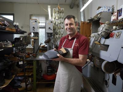 SCHUHMACHEREI BOZAN - Abbigliamento di seconda mano a Berna