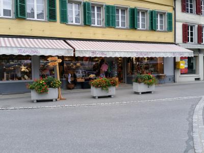 Jenni Alfred Märit Hüsli - Mode upcyclée à Berne