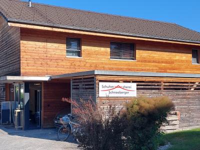 Mr. Peter Schneeberger - Second-hand Clothing in Bern