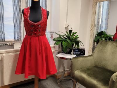 Enisa Schneideratelier - Upcycled Fashion in Zurich