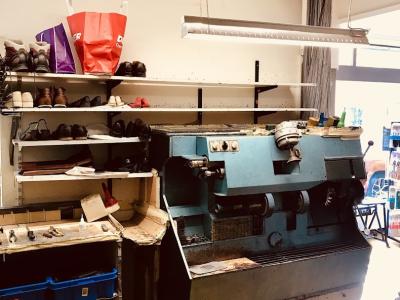 Schuhmacherei Neziri - Second-hand Clothing in Zurich