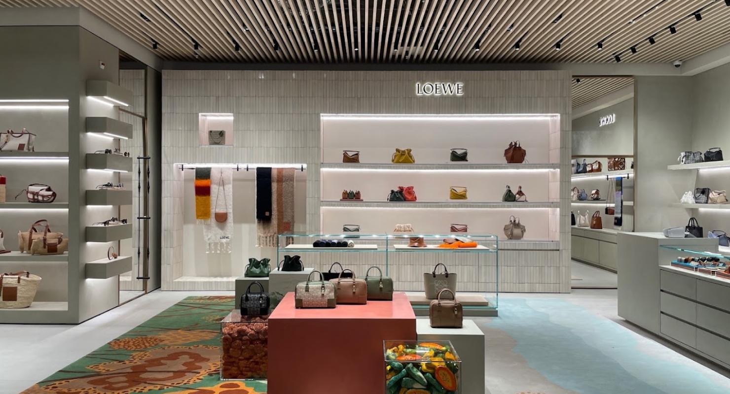 LOEWE Globus - Women's Collection - Upcycled Fashion in Zurich