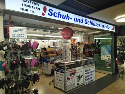 Schuh- und Schlüsselservice - Abbigliamento di seconda mano a Zurigo
