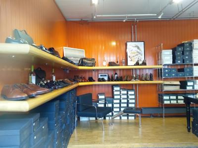 Schuh Thomas GmbH - Second-Hand-Kleidung in Zürich