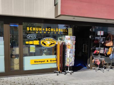 Schuh und Schlüsselservice Zakaria - Abbigliamento di seconda mano a Zurigo