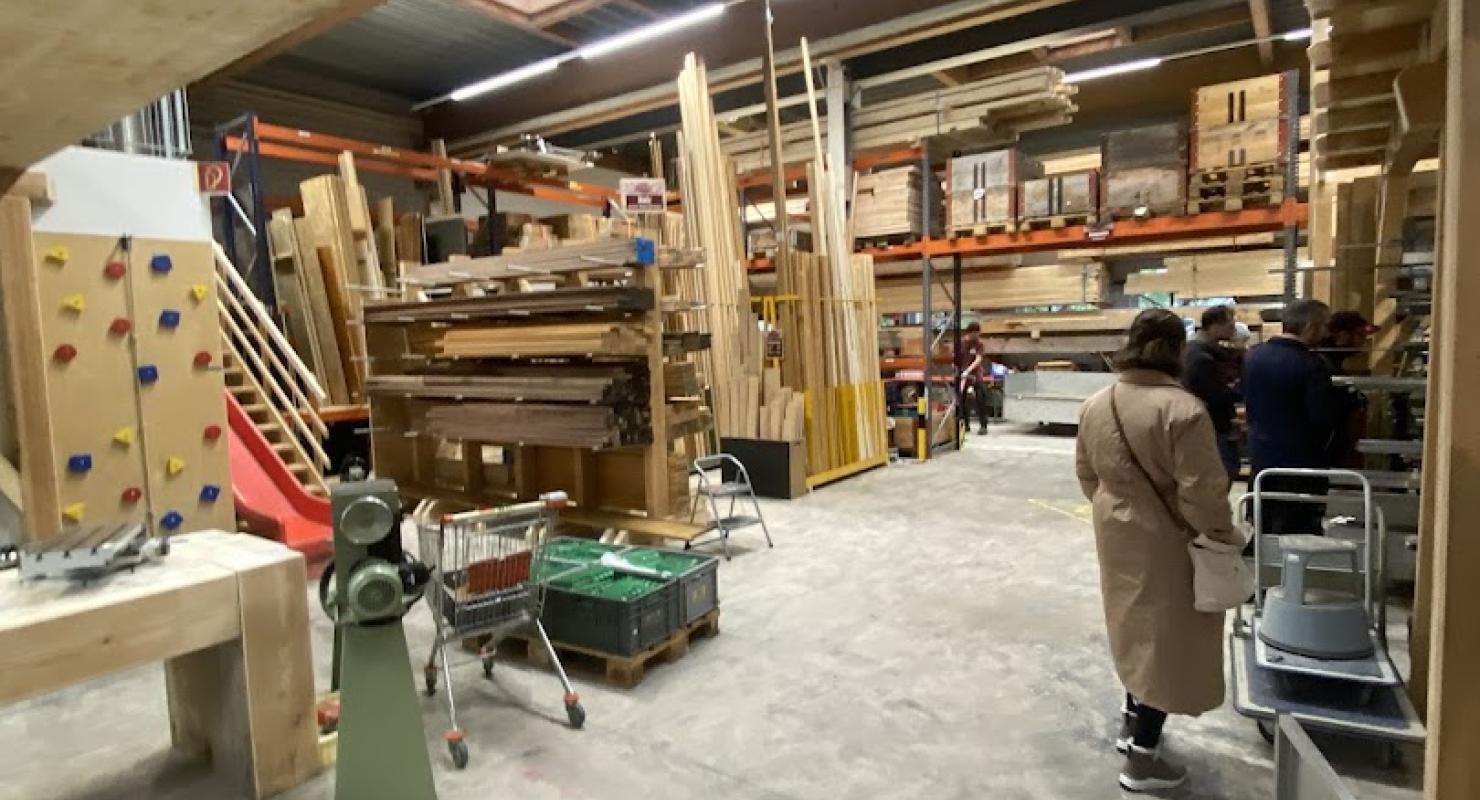 Roto Baumarkt - Second-hand Clothing in Zurich