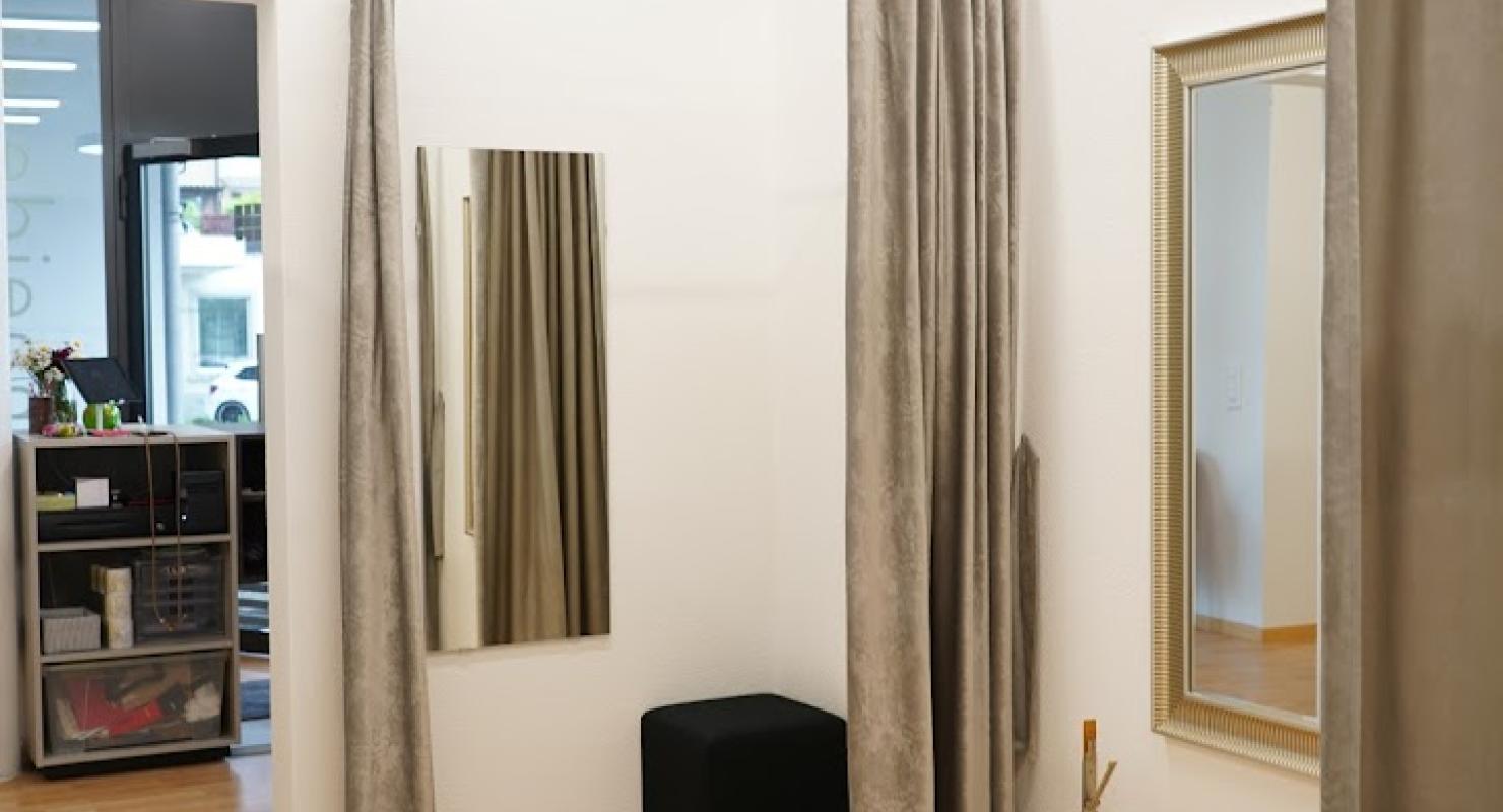 Kleideränderungen Lisa Rinaldi - Repair & Alteration in Zurich