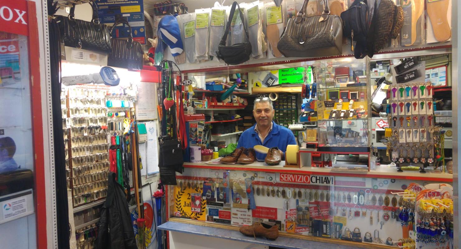 Toni's Schuhbar Oberi - Second-hand Clothing in Zurich