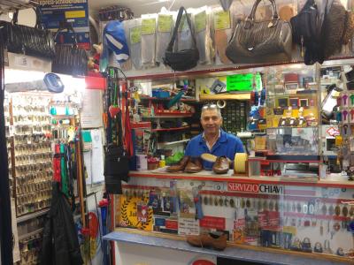 Toni's Schuhbar Oberi - Second-hand Clothing in Zurich