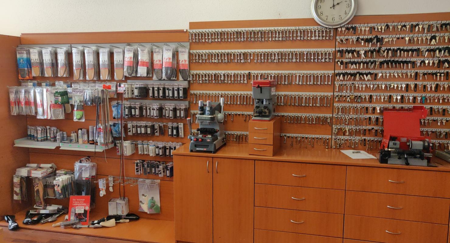 Mini Service 77 GmbH - Second-hand Clothing in Zurich