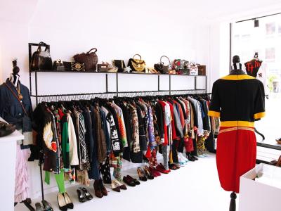 love at the bus stop - Abbigliamento di seconda mano a Zurigo